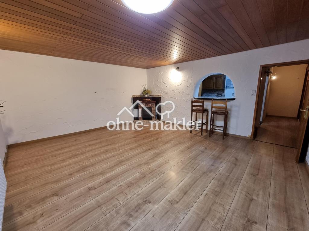 13) Wohnzimmer