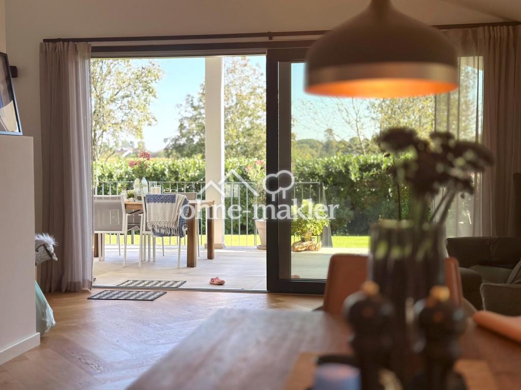 Garten mit Blick auf Felder