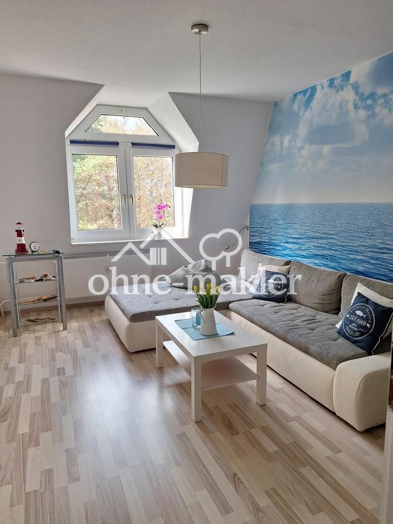 Wohnzimmer von der Tür aus