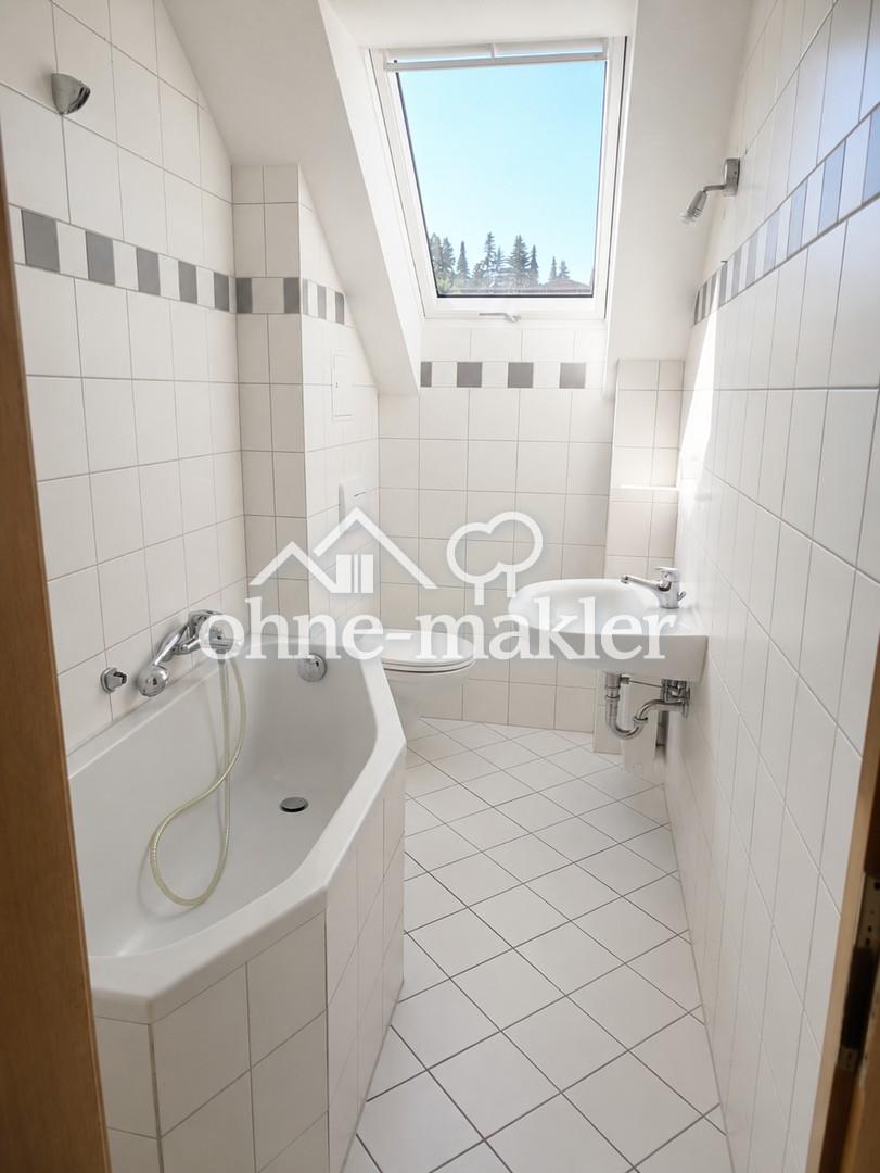 Elterlein: Sonnige 3-Zimmer-DG-Wohnung mit Kamin und Einbauküche in ruhiger Neubauanlage - Photo 3