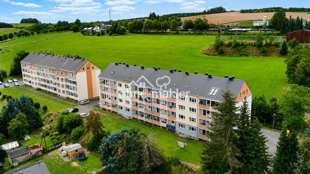 Elterlein: Sonnige 3-Zimmer-DG-Wohnung mit Kamin und Einbauküche in ruhiger Neubauanlage - Photo 5