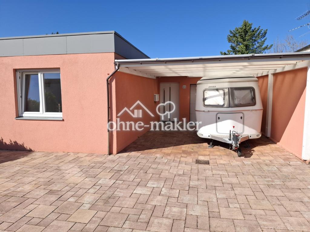 Garagenzufahrt mit Carport