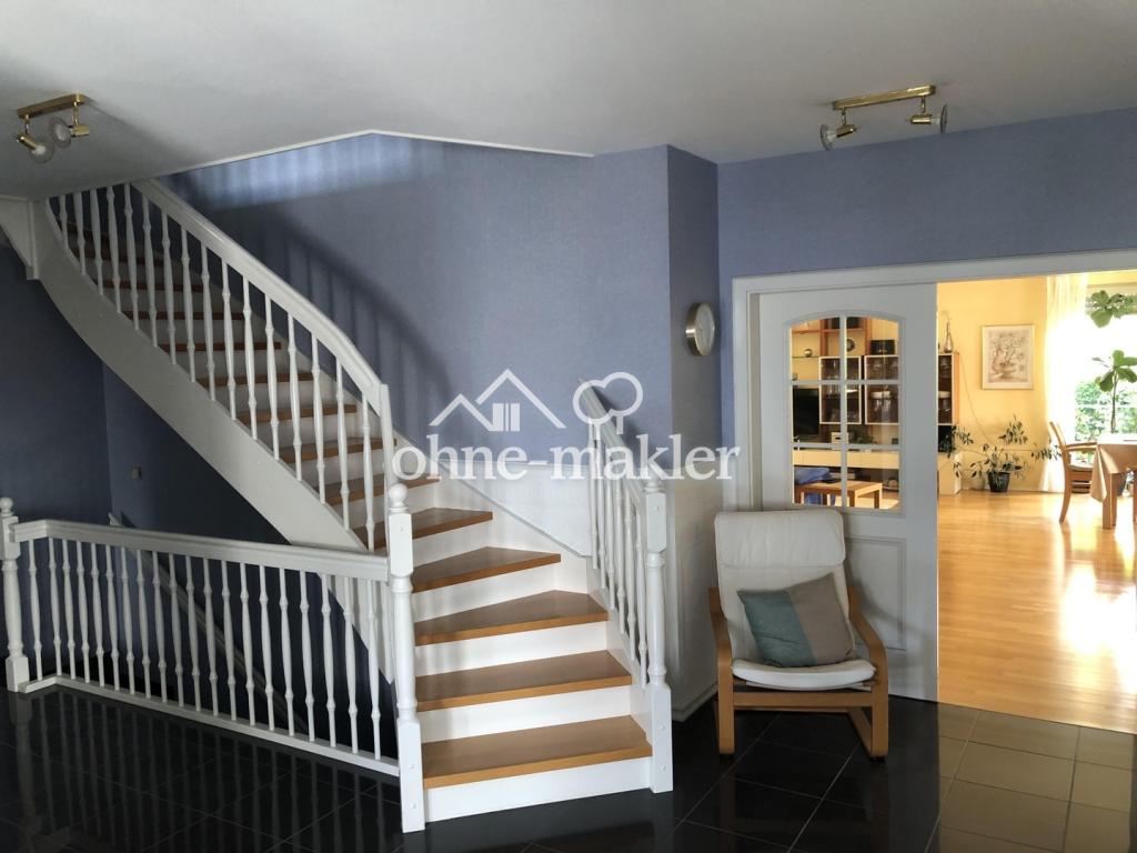 Treppe / Tür Wohnzimmer