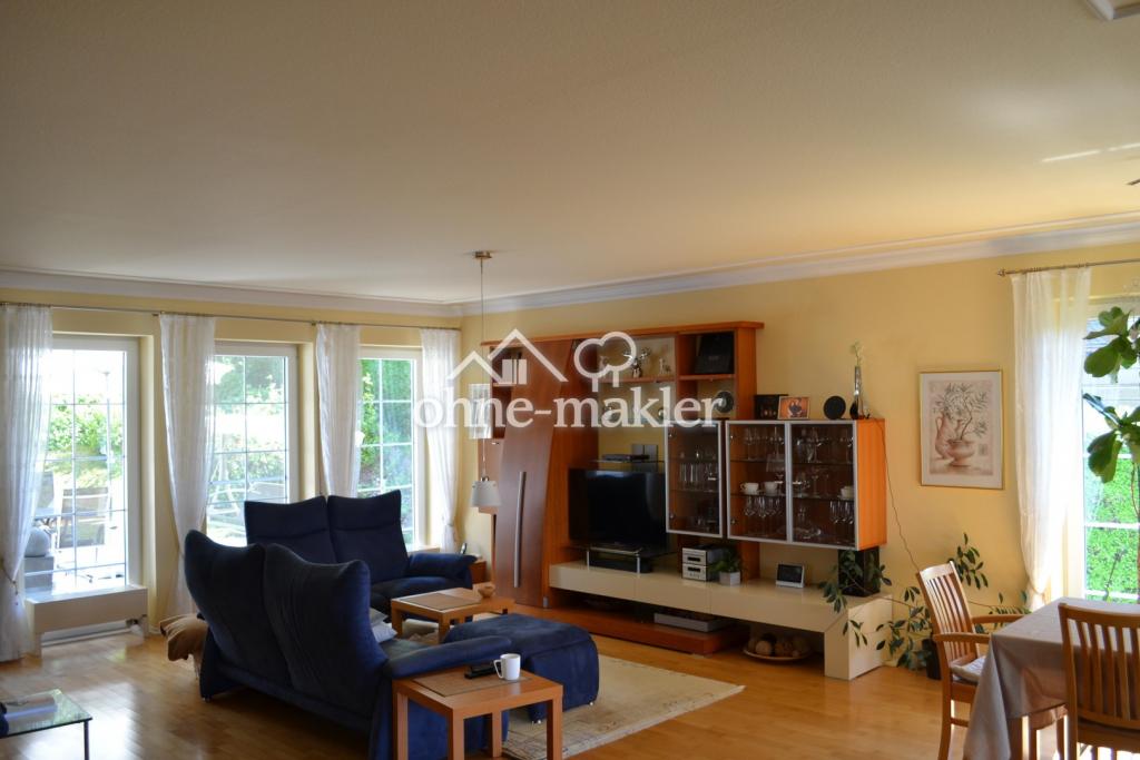 Wohnzimmer zur Terasse hin