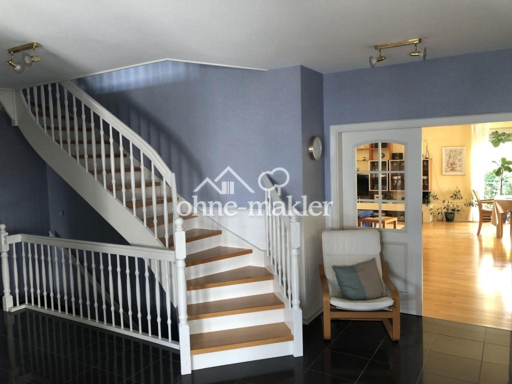 Treppe / Tür Wohnzimmer