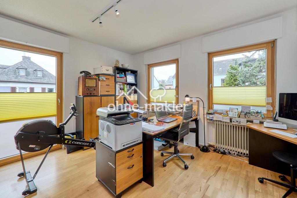 Büro mit kleinem Balkon