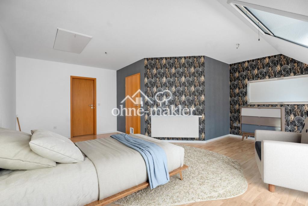 Schlafzimmer DG mit Möbeln