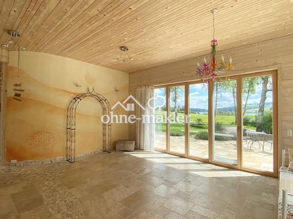 Showroom mit Blick zum See 