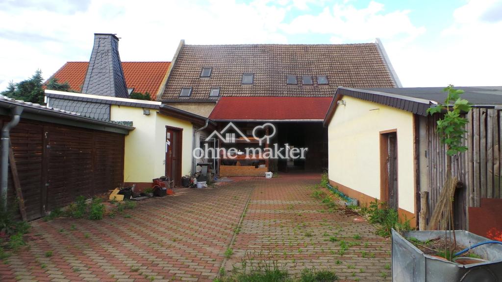 Hinter dem Haus