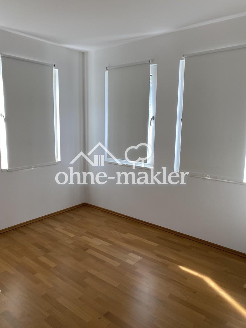 Arbeitszimmer/working room