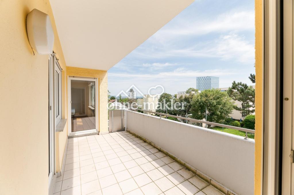 3 von 4 Zimmer mit Balkon