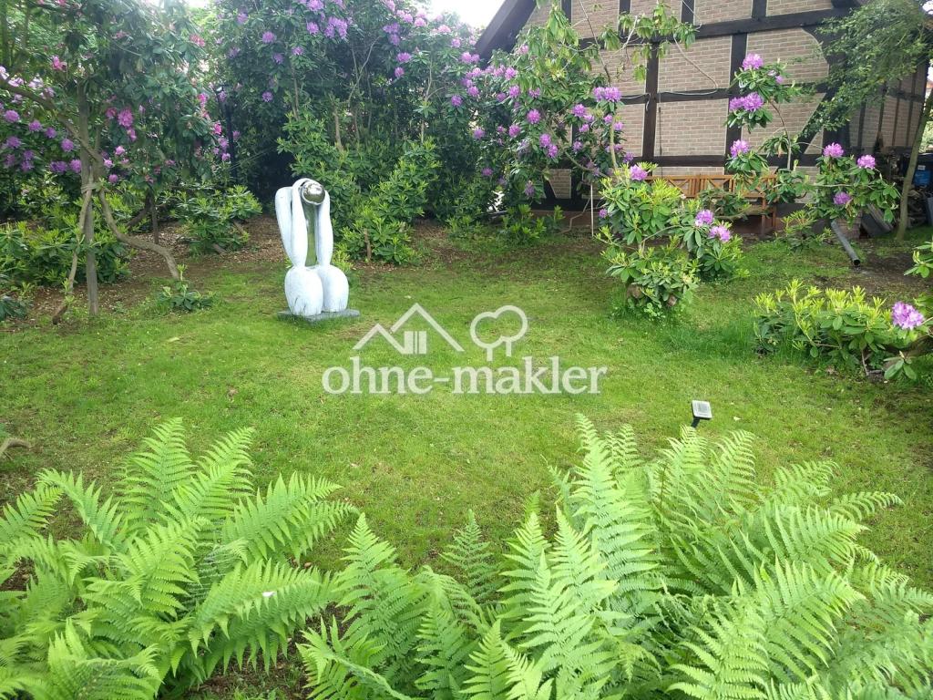 Garten hinter Gartenhaus