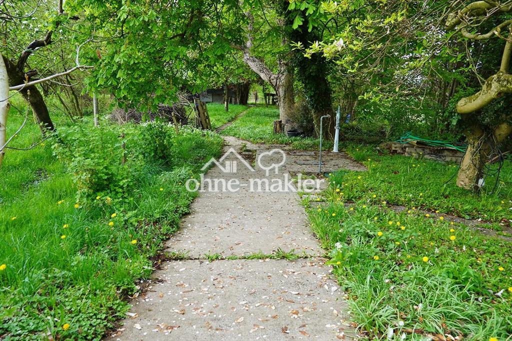 Weg nach hinten zum Garten
