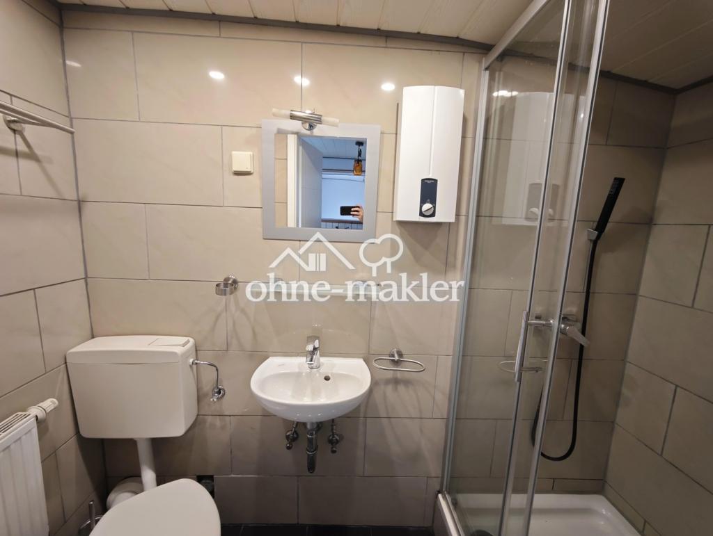 Bad mit WC und Dusche