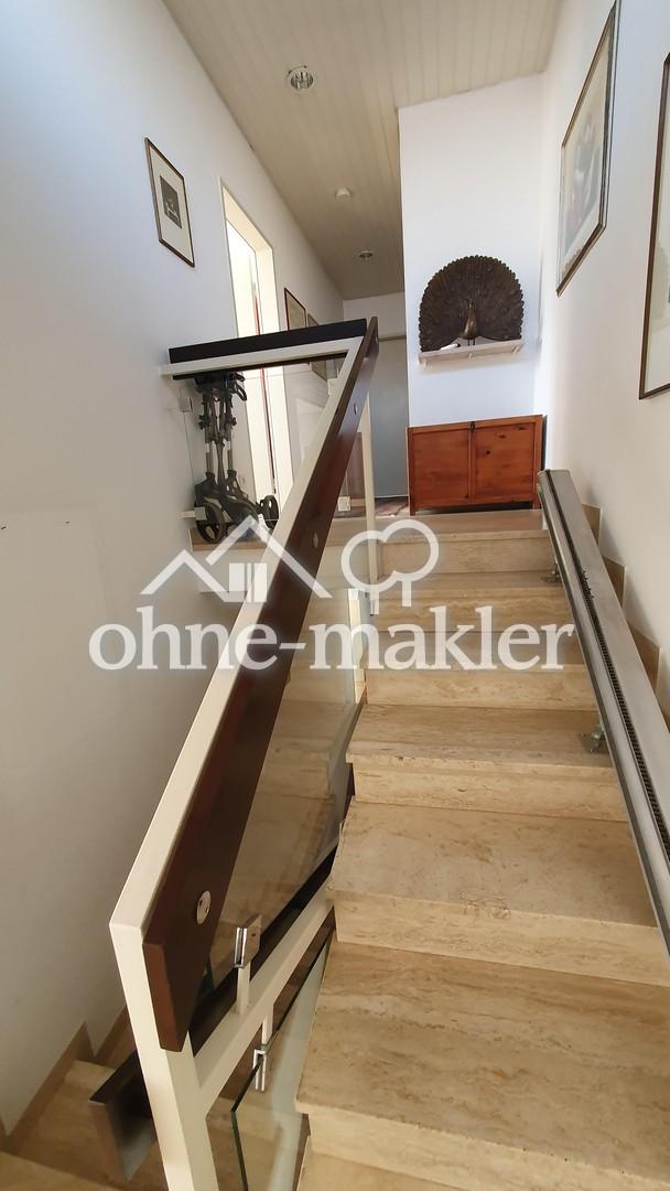 Treppe hoch zum OG