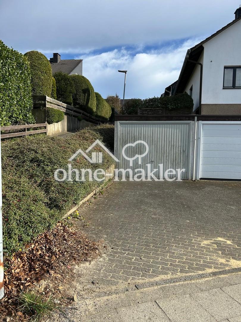 Garage mit Stellplatz