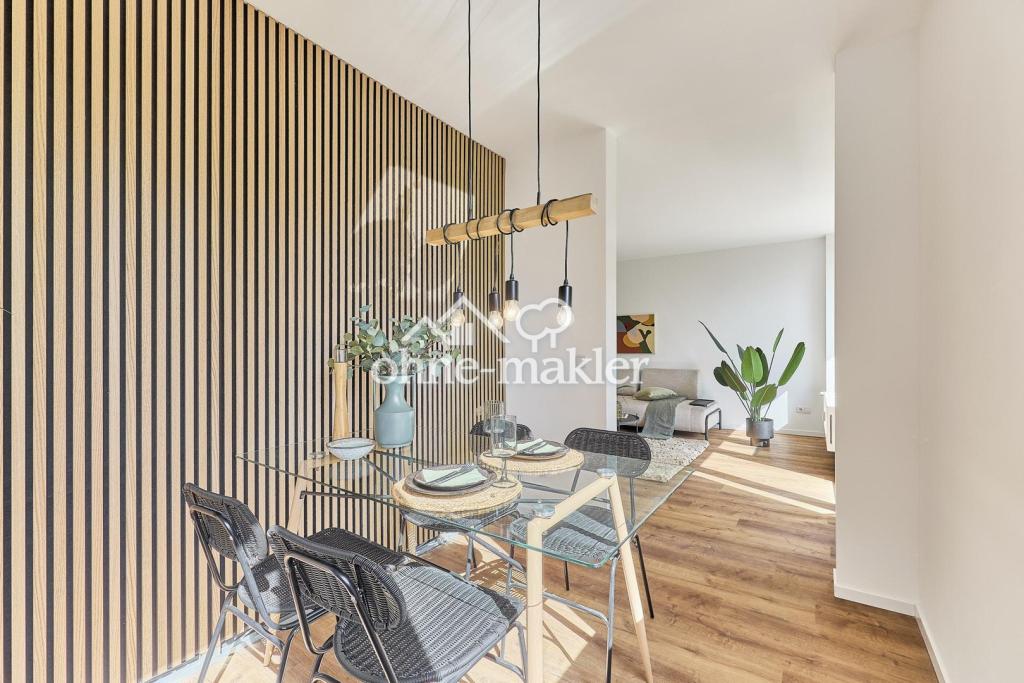 Frühstücksecke und Wohnzimmer