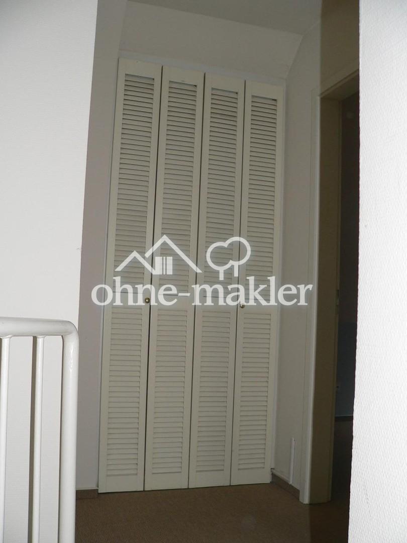 Einbauschrank (im oberen Flur)