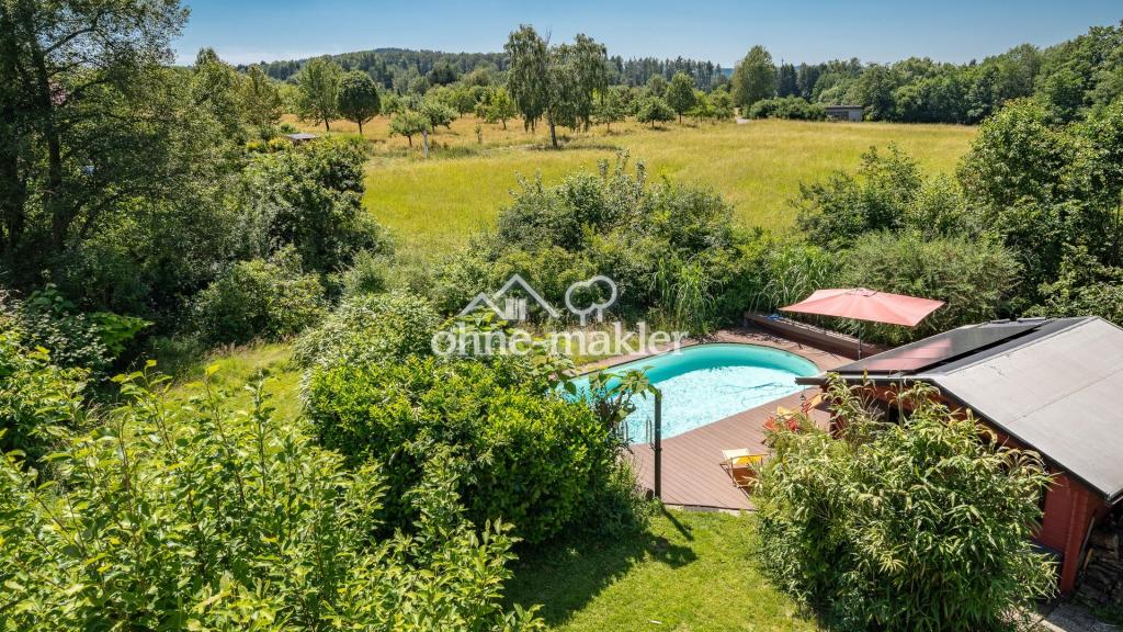 Talblick mit Pool & Garten