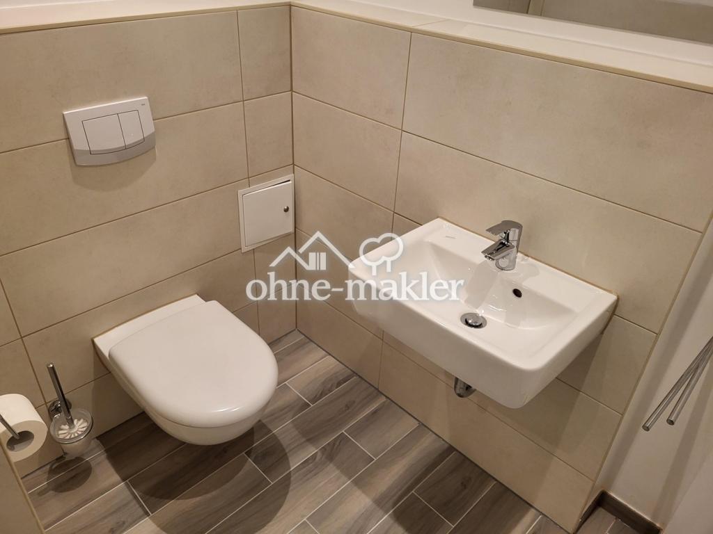 Toilette mit 2. Waschbecken