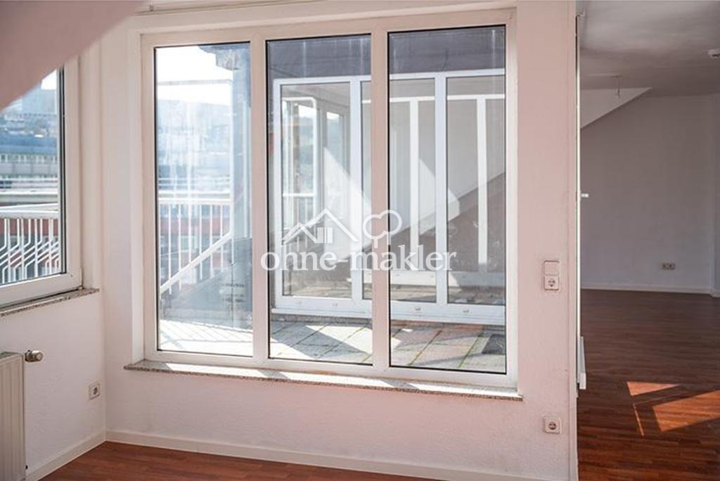 Zimmer 2 Blick zum Balkon
