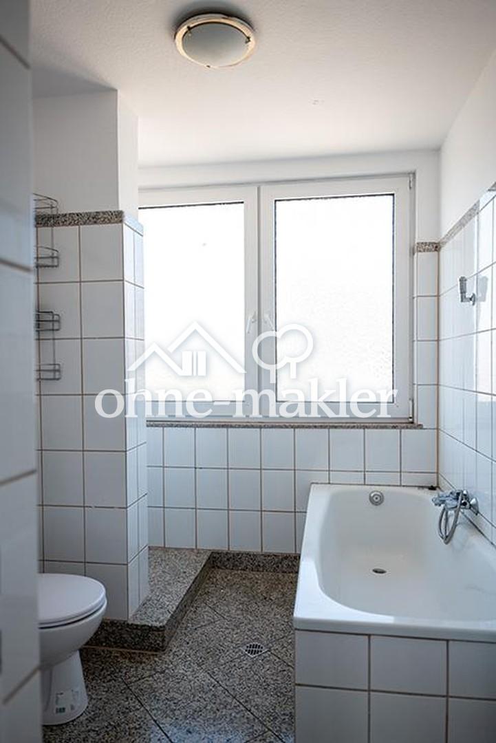 Bad mit Badewanne
