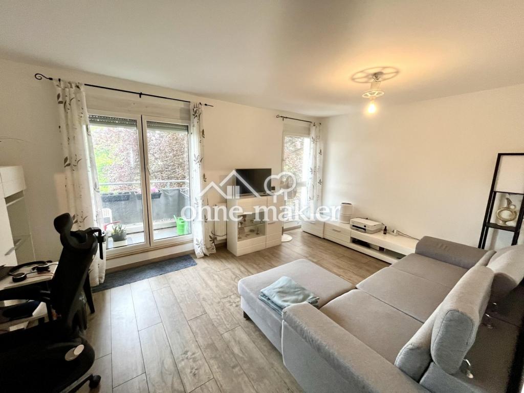 Wohnzimmer mit Süd-Balkon
