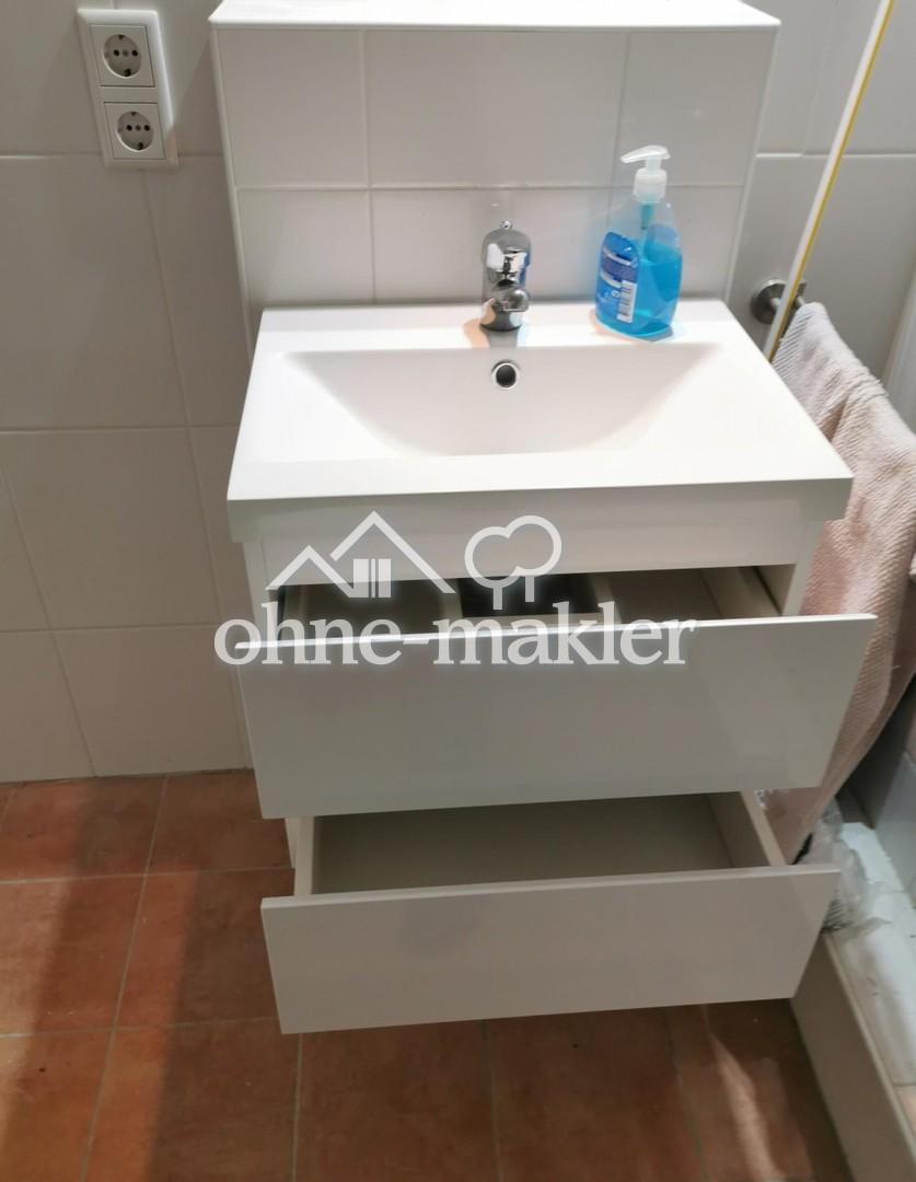 Waschbecken mit Unterschrank