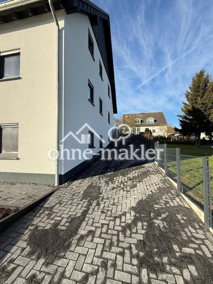 Seitenansicht mit  Stellplatz