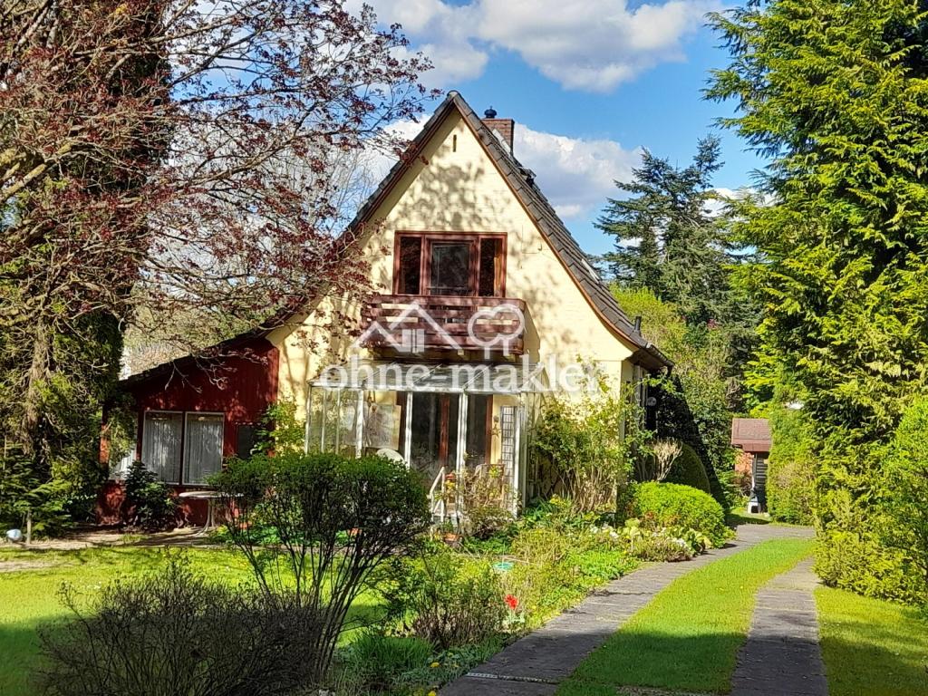 Südansicht Haus mit Fahrweg