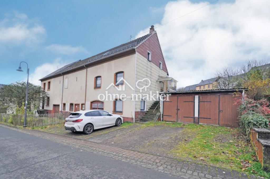 Haus mit Garagen