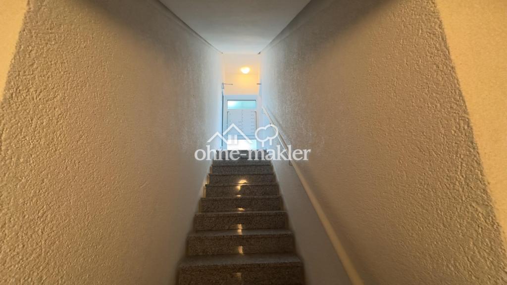 Treppenaufgang ins EG aus UG1