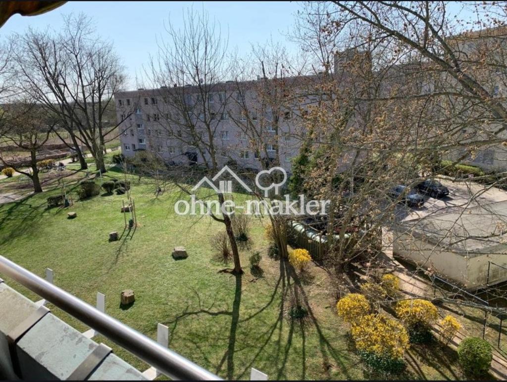 Balkon Ausblick + Spielplatz