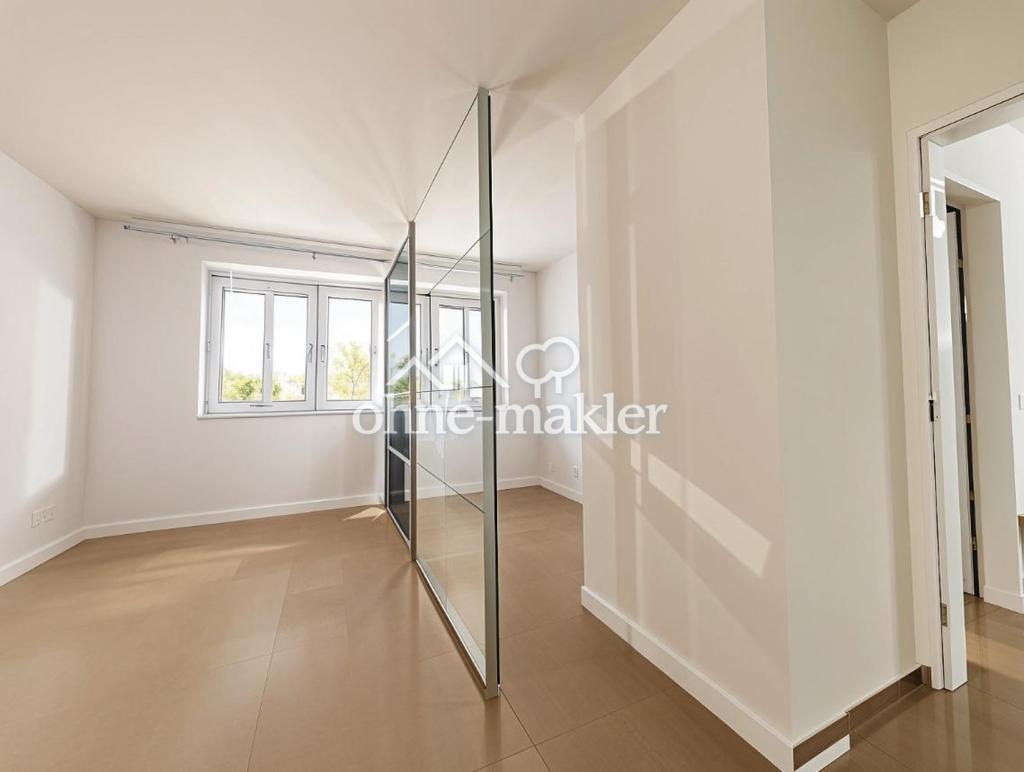 Schlafzimmer (leer)