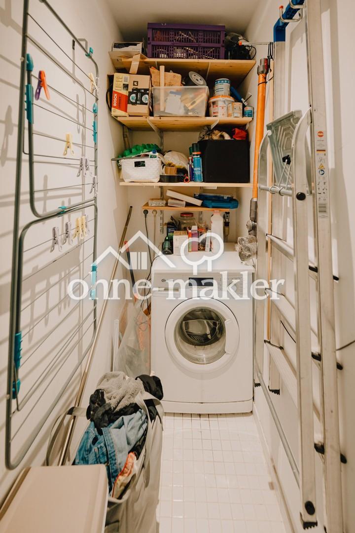Abstelkammer mit Waschmaschine