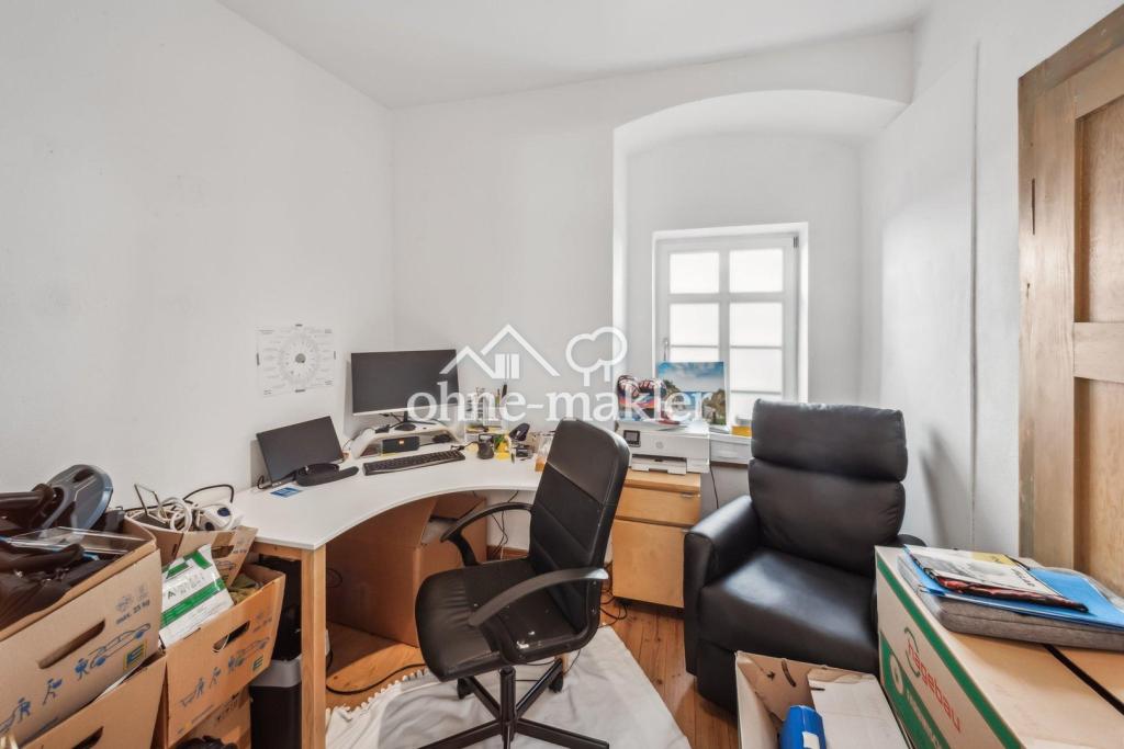 Arbeiten/Ankleide/Kind