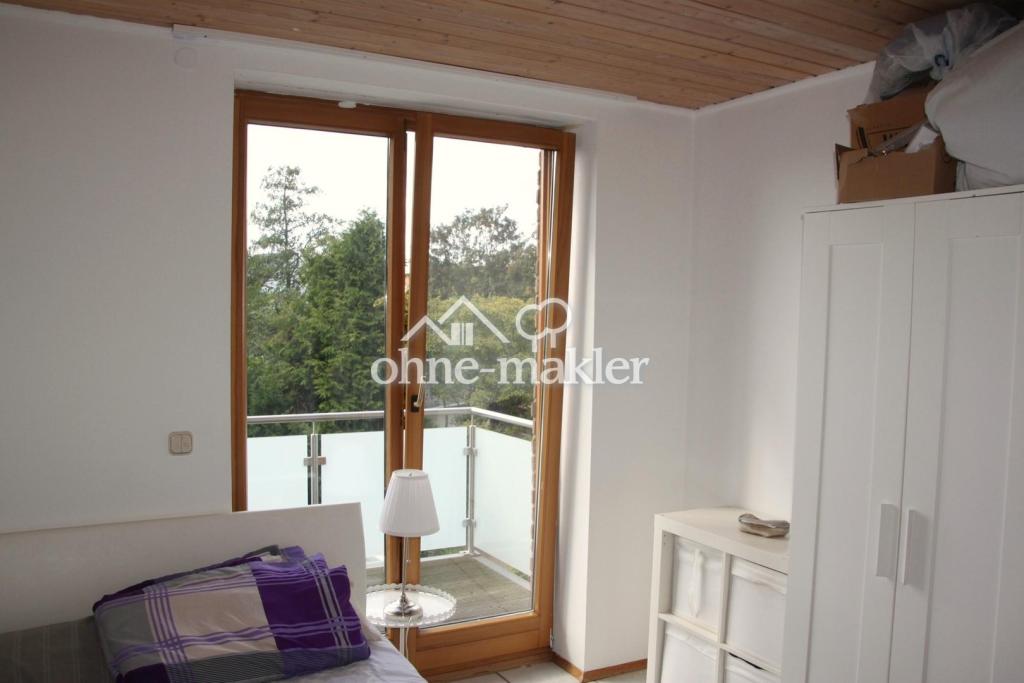 Schlafzimmer mit Austritt