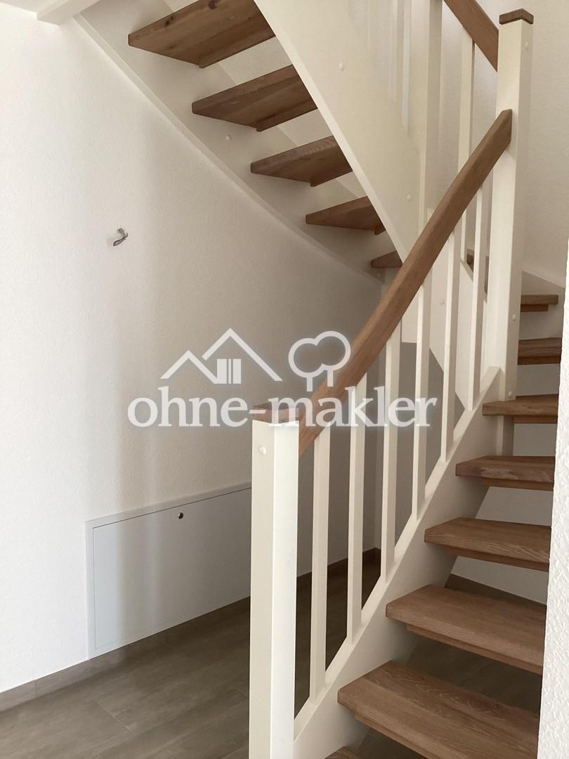 Flur EG mit Treppe