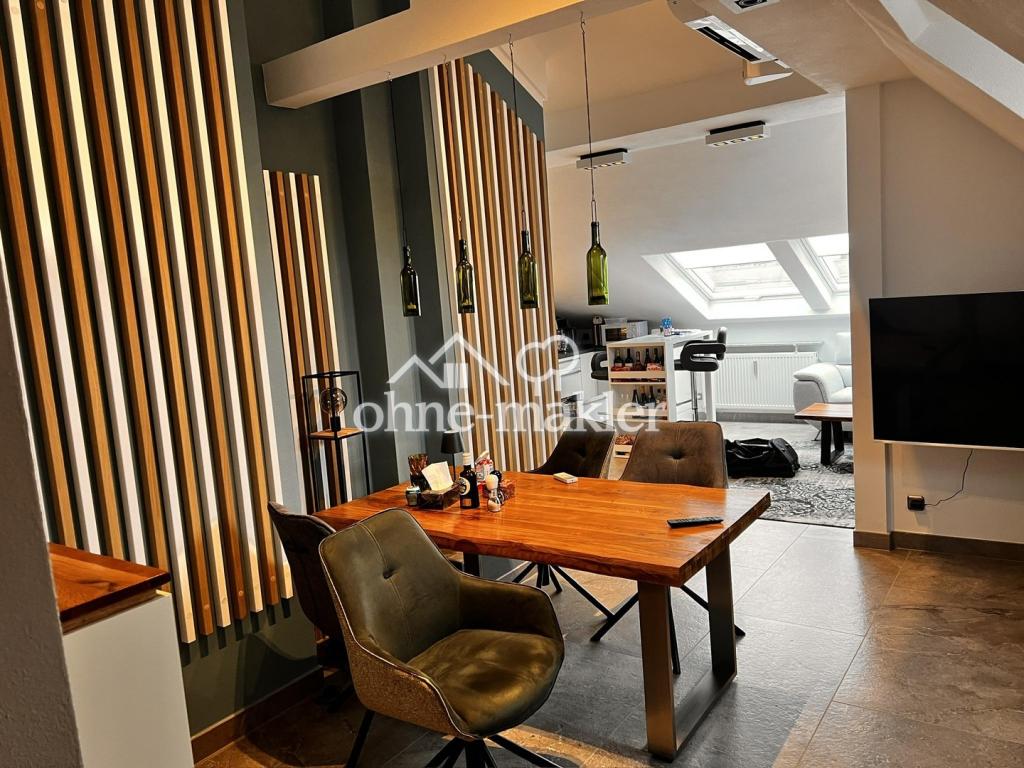 Attraktive voll möblierte 2-Zimmer-Dachgeschosswohnung inkl. TG und Keller U Bahn Harras - Foto 1