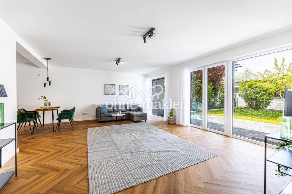 Großzüziges Wohnzimmer EG