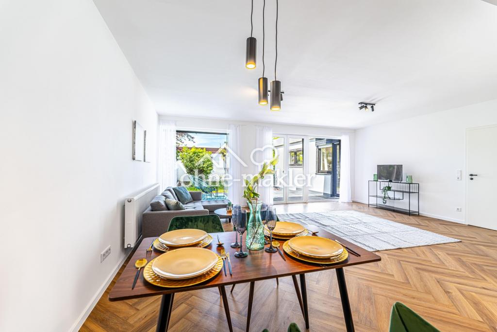 Essplatz und helles Wohnzimmer