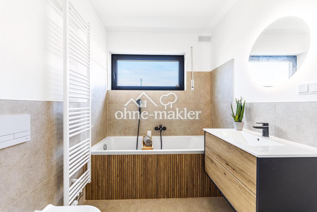 Kinderbad mit Badewanne EG
