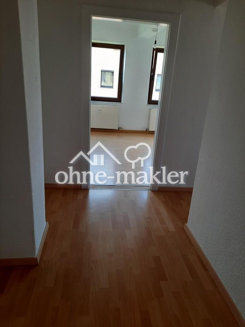 Flur mit Blick zum Wohnraum