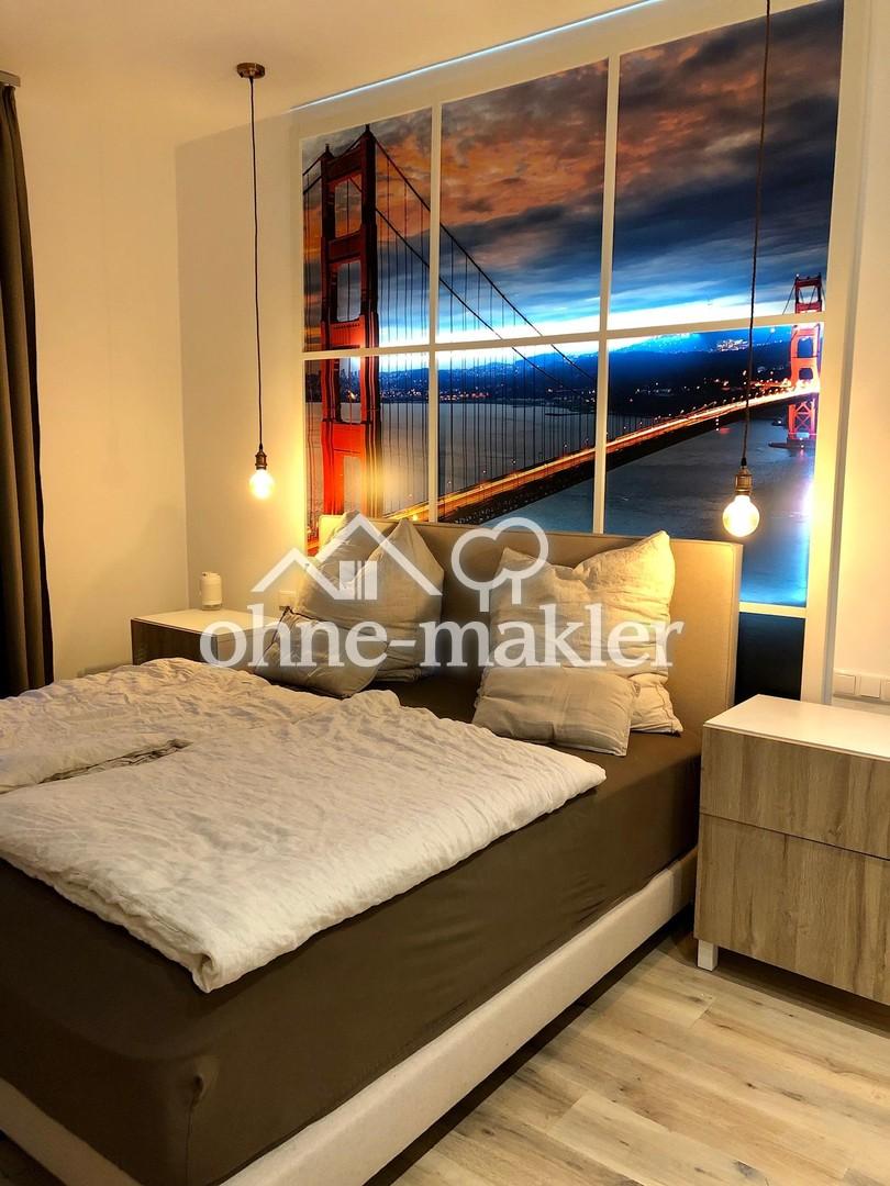 Schlafzimmer mit Bild