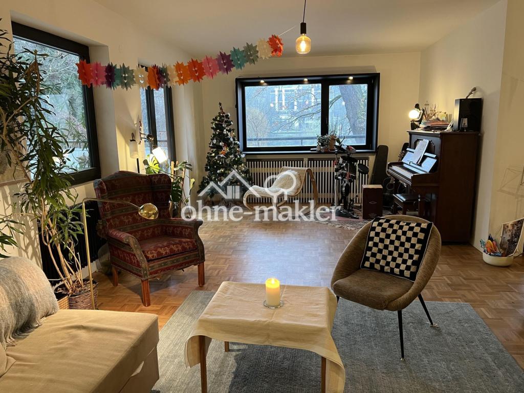 Wohnzimmer mit Klavier