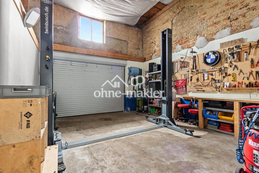 Garage mit Hebebühne