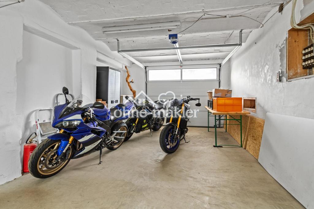 Motorradgarage