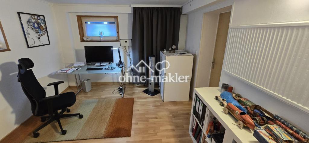 Arbeitszimmer im Keller