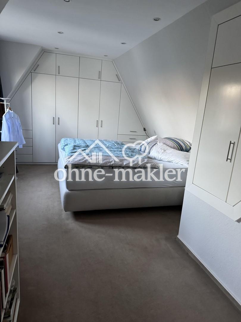 Schlafzimmer, DG