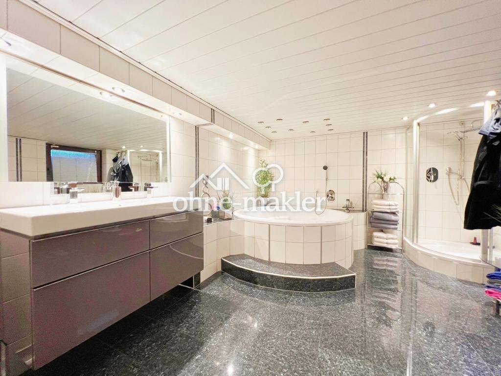 Badezimmer Erd-/Kellergeschoss